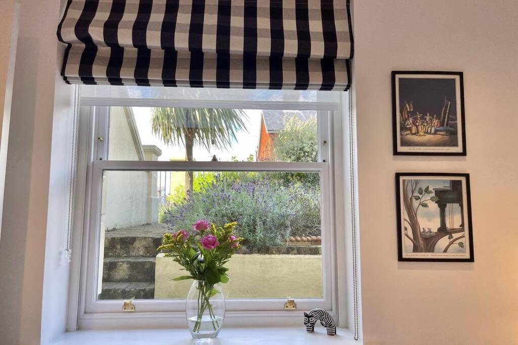 Lavender Apartment - Spacious Apartment Close To The Beach 迪尔 外观 照片
